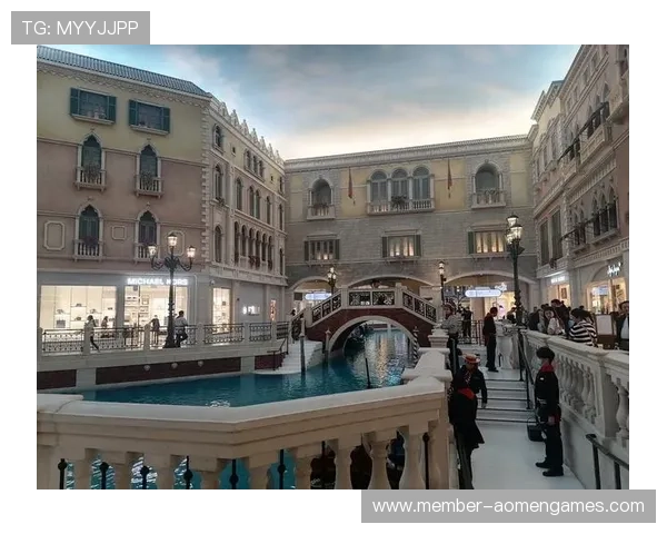 澳门威尼斯人度假村的特色水道和威尼斯风情让您仿佛置身欧洲古城 澳门威尼斯人度假村的特色水道和威尼斯风情让您仿佛置身欧洲古城